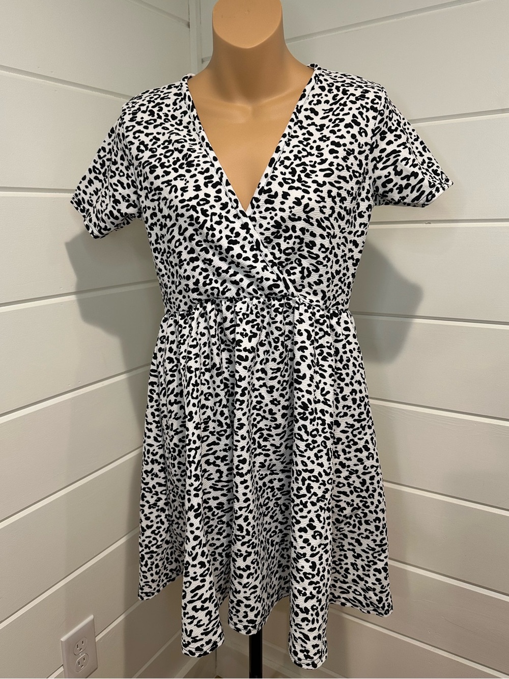 NWT PrettyLittleThing White Leopard Wrap Front Skater Dress Size 10